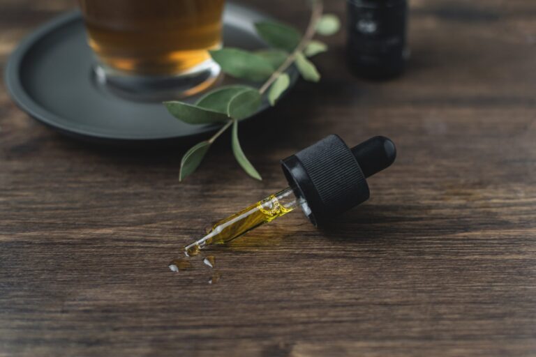Cannabis-oil dropper